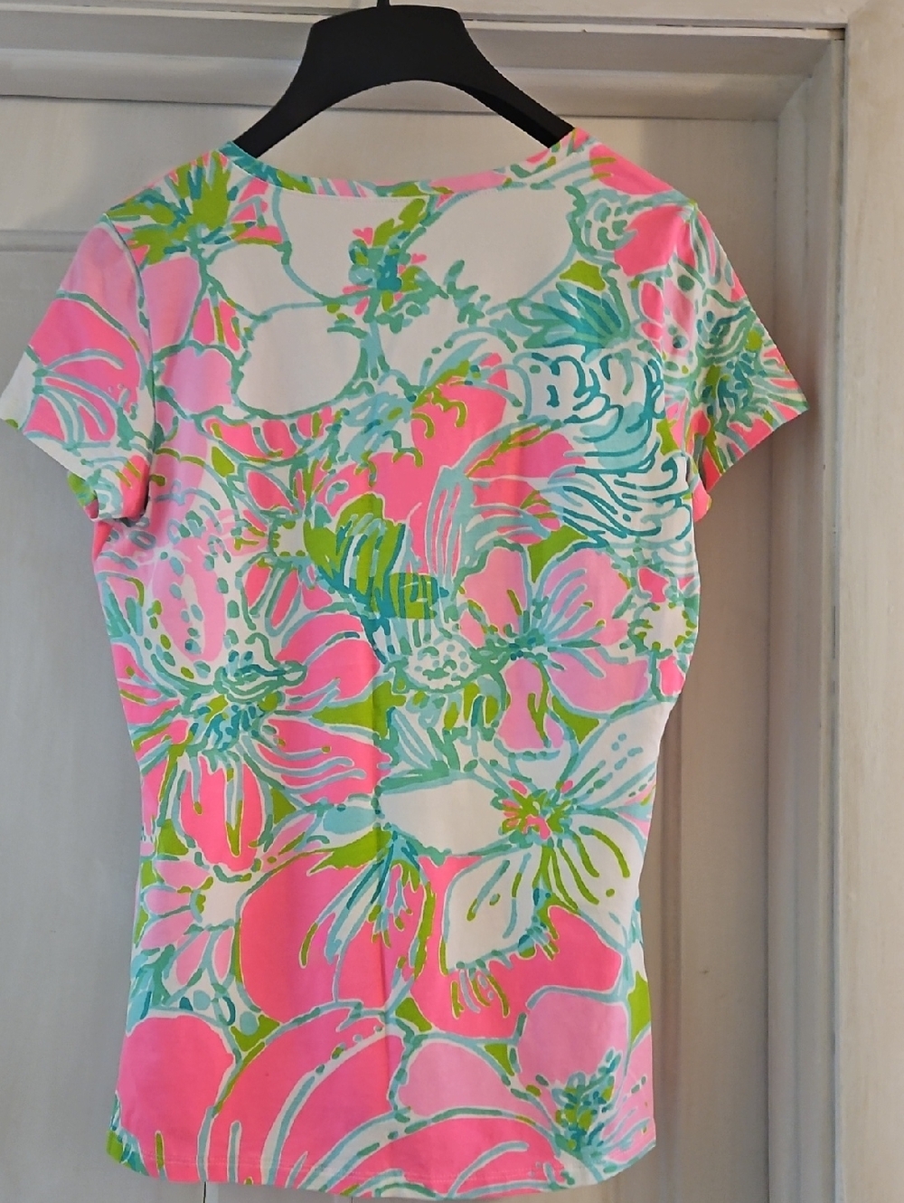 Lilly Pulitzer MICHELE Don't Give A Cluck V-Neck T-Shirt - Picture 3 of 3